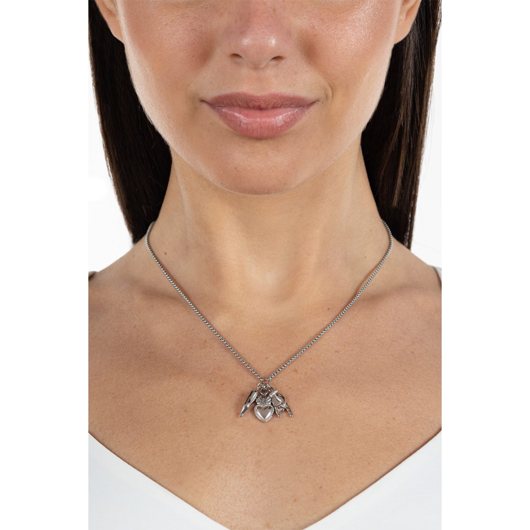 LUCKY CHARMS collana con pendenti corno, sacro cuore e mano - immagine 2